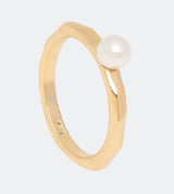 Golden ring with Fehu pearl
