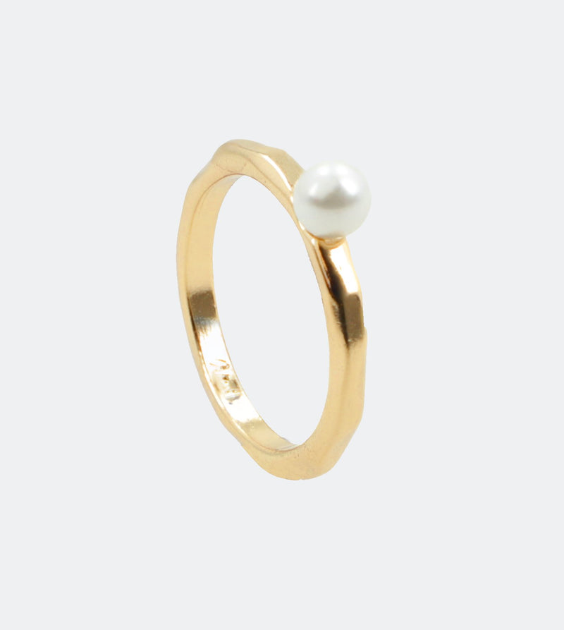 Golden ring with Fehu pearl