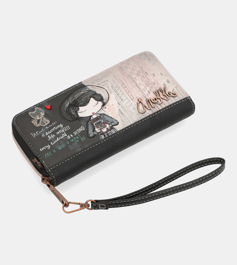 City Moments wallet with a zip